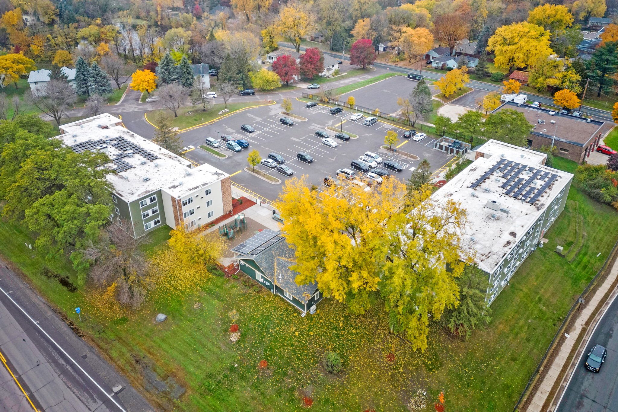 Lincoln Place Apartments in Mahtomedi, MN